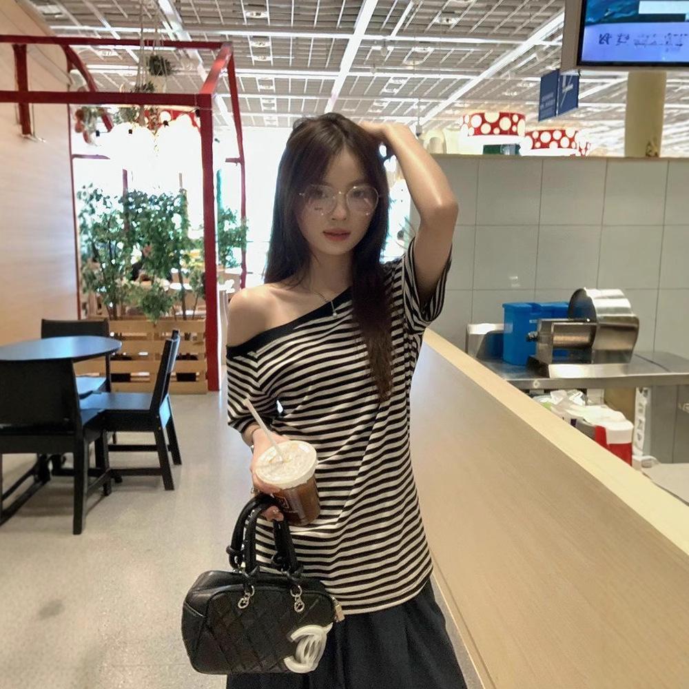 Women's 2025 Slimming Striped Off-Shoulder T-shirt - Short Sleeves