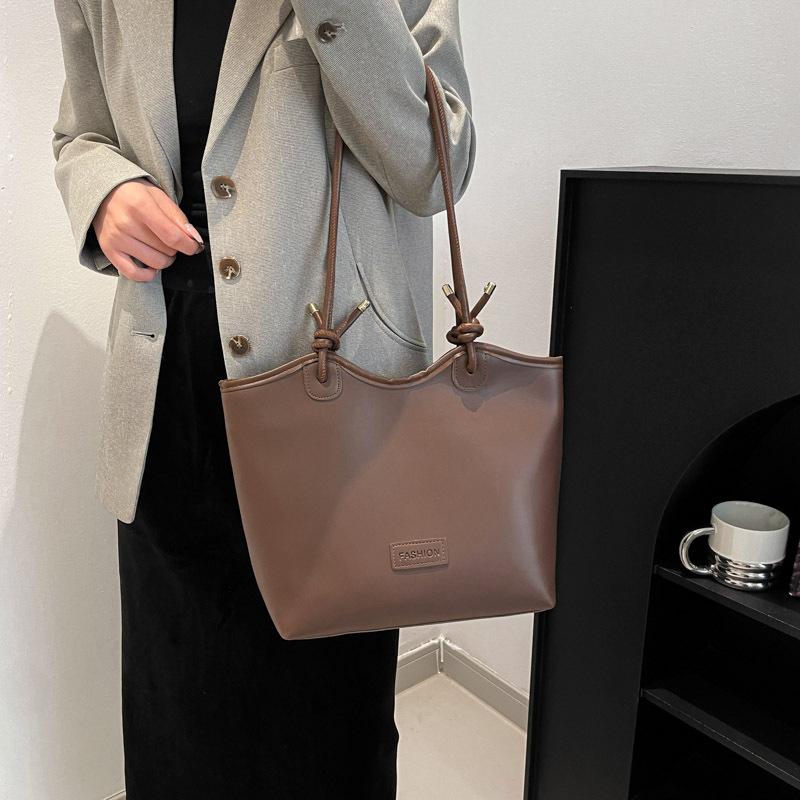 Simple foreign style large capacity tote bag women's bag 2025 new fashion shoulder commuter bag lightweight splicing shoulder bag