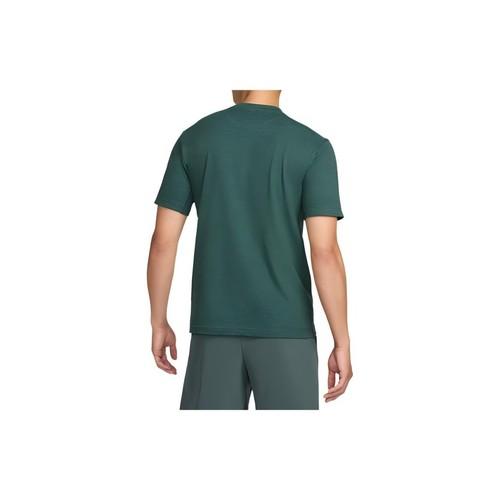 Nike Classic Sweat-Wicking Comfortable Short Sleeve T-Shirt for Men in Green