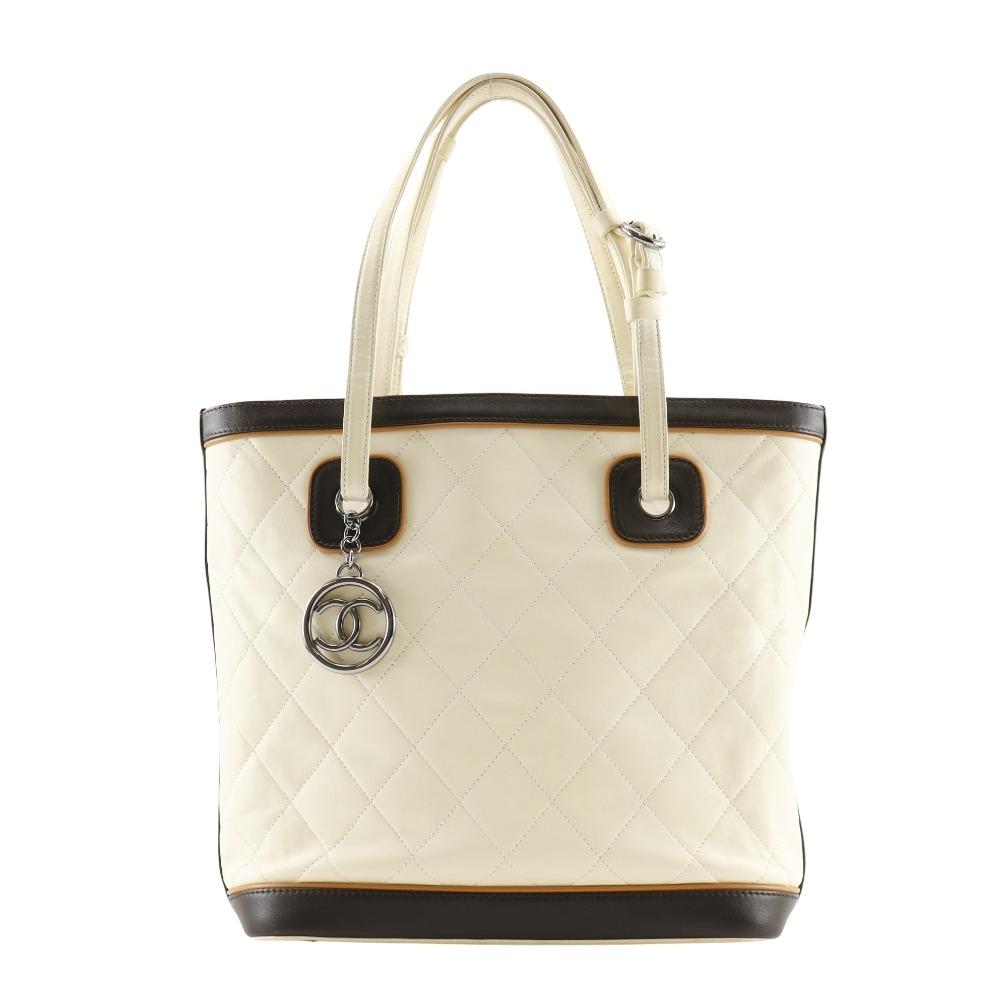 

CHANEL Matelasse Tote Bag Coco Charm Ivory Calfskin Women Used