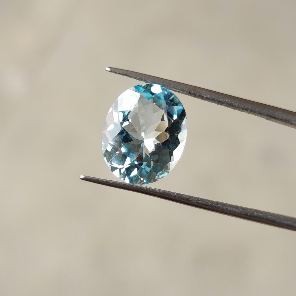 Beautiful Oval Cut 15x9x5 MM Size Natural Aquamarine Oval Shape Faceted Gemstone, 3.75 Carat Aquamarine stone.