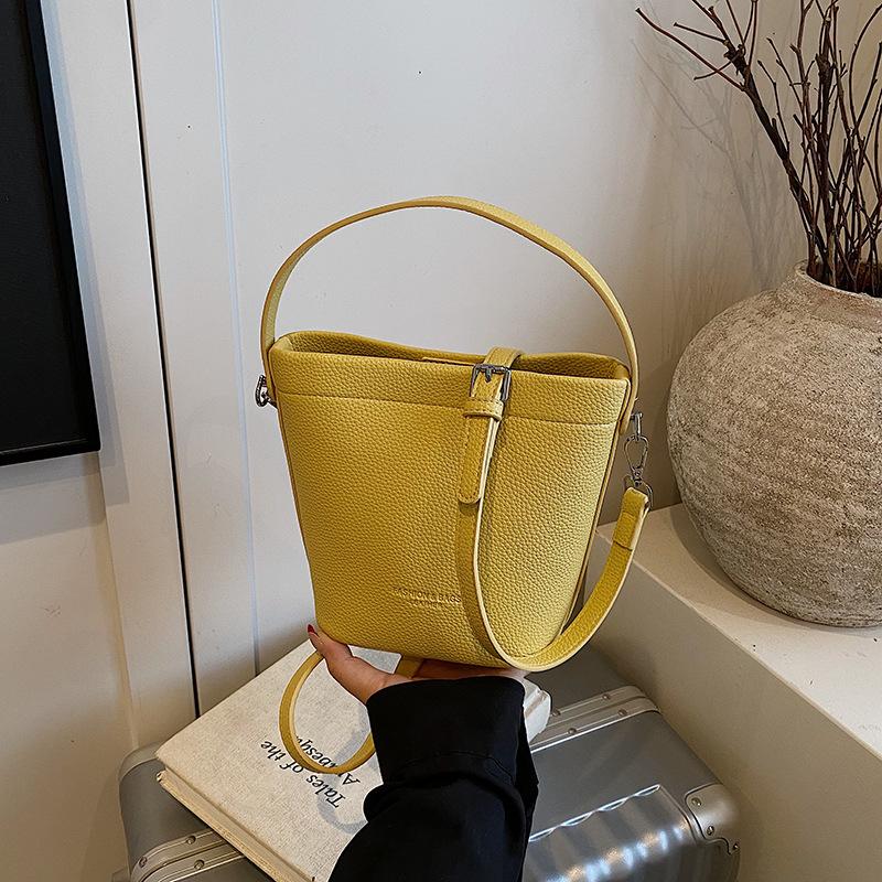 Bag Women's New Versatile Shoulder Messenger Bag Fashionable Commuting Texture Casual Bucket Bag Tide