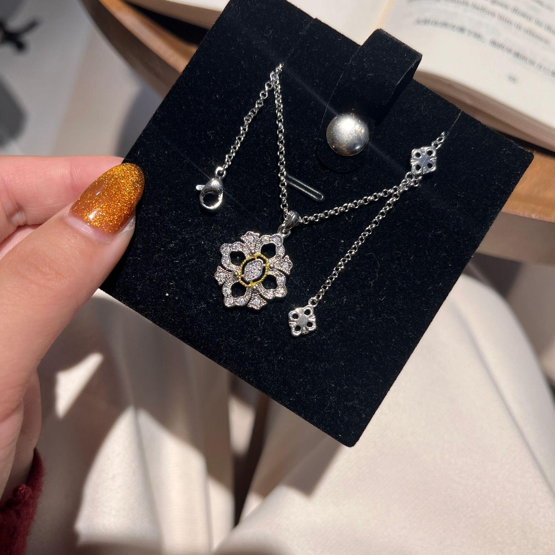 Итальянская латунь Ци Лати Ожерелье с полными бриллиантами и полым четырехлистным клевером Женское Ретро придворный стиль Цветочное Ожерелье-чокер