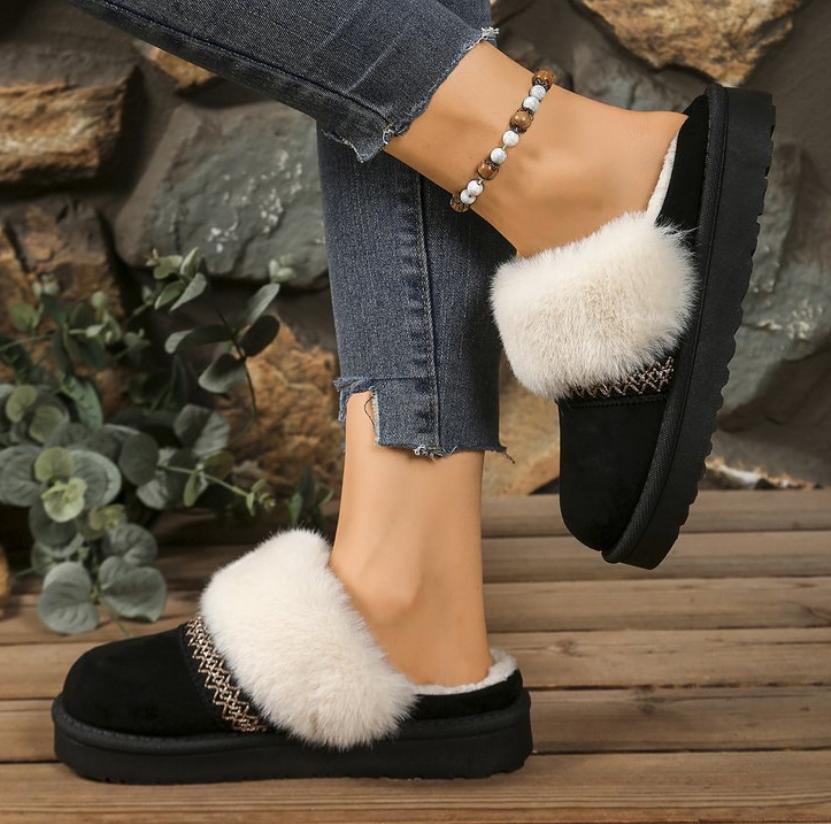 Fashion Thick Bottom Woolen Slippers Women Winter New Style Fleece Lined Bootie Toe Covering Half Slippers Leisure Footw Pantuflas Mujer