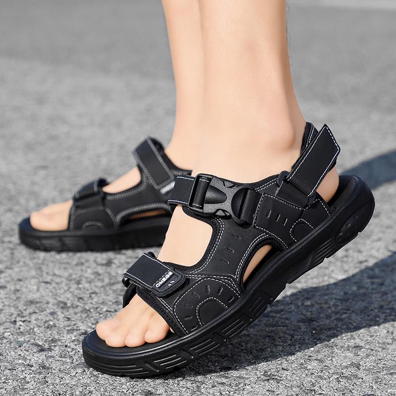 A Pair Of Men'S Sandals, Summer New Trendy Sports Outer Wear, Non-Slip, Wear-Resistant, Soft-Soled Driving Slippers, Beach Shoes For Men