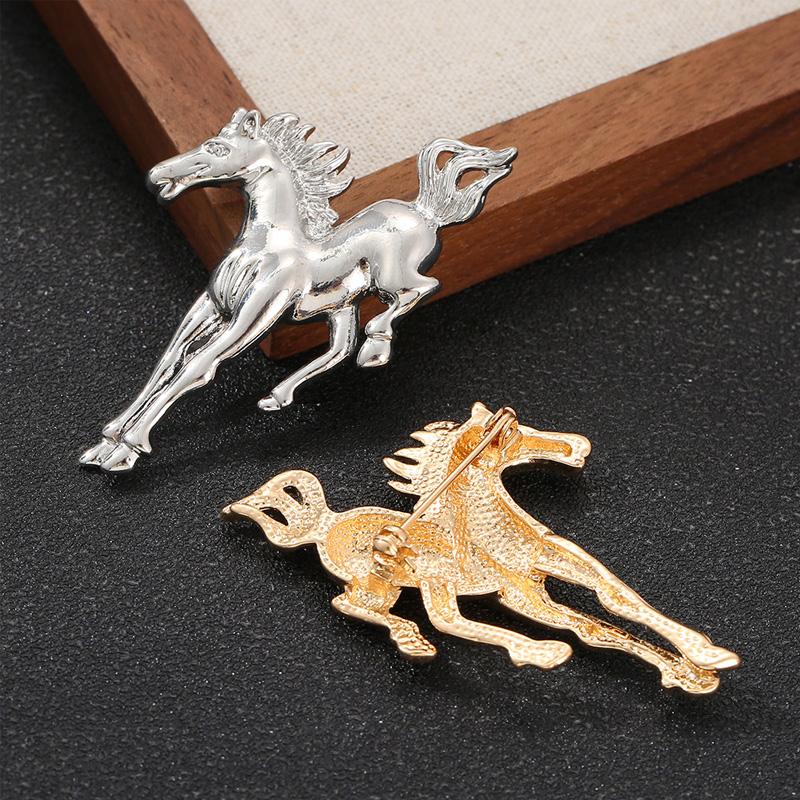1Pc Cloth Decoration Fresh Horse Brooch Exquisite Metal Brooch Gift Zinc Alloy
