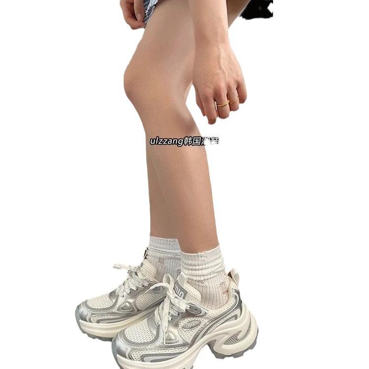 Chaussures de papa argentées à semelles épaisses populaires 2025 pour femmes, automne et hiver, nouvelles chaussures de sport décontractées à la mode en maille respirante rehaussantes