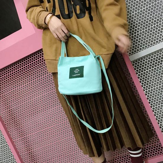 Einfarbige, lässige Damen-Segeltuch-Umhängetasche im Freien