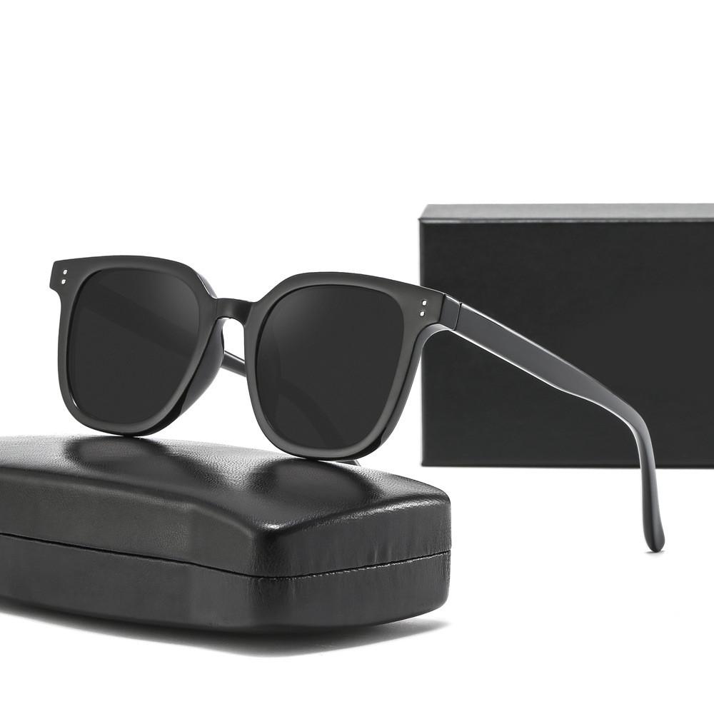 Fashion Black Frame Polarized Sunglasses For Street Style And Parties