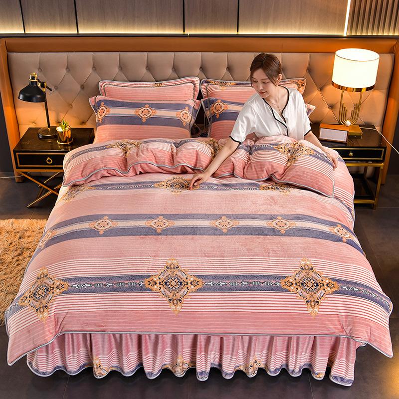 Thickened Milk Velvet Four-piece Set, Flannel Sheets and Quilt Cover, Coral Velvet Three-piece Bedding Set