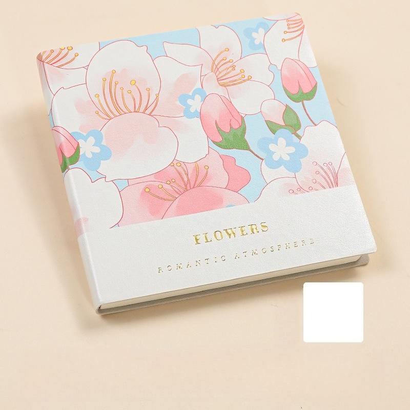 Quadratisches leeres Notizbuch, das flach aufgeklappt werden kann  Tragbares Skizzenbuch  Schnellskizzenbuch  Verdicktes Notizbuch  Zeichenbuch  Speziell für Kunststudenten