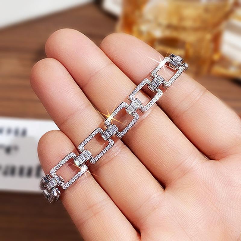 

2026 New Neutral Square Micro Inlaid Zircon Bracelet with Elegant and Fashionable Design, Personalized and Ladylike Accessories