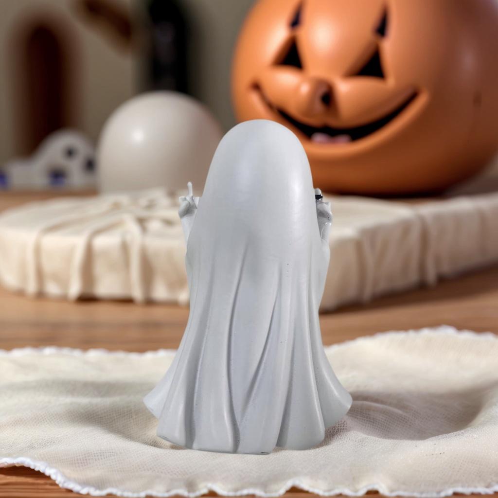 1 Halloween Ghost Holding a Dog Figurine Ornament with Wreath / Without Wreath Style, Cute and Quirky Style, Home Desktop Holiday Atmosphere Dec