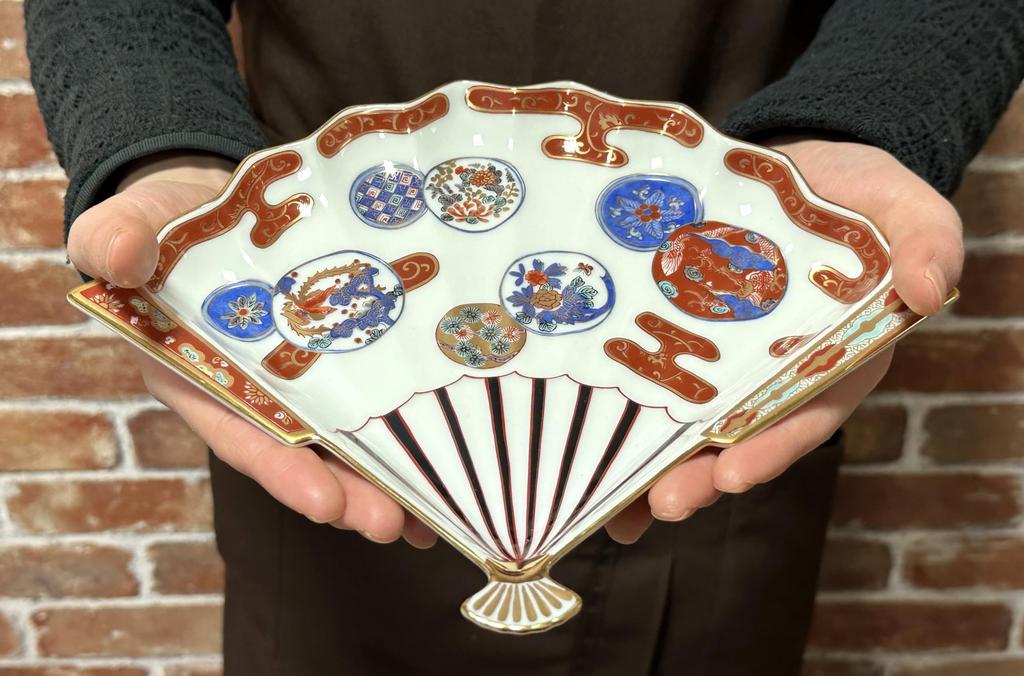 Rinkurou Kiln Old Imari Style Red Phoenix Fan Plate Plate Fan Hasami Ware Arita Luxurious OLDIMARI Gold Gold Present Souvenirs for Overseas New Day