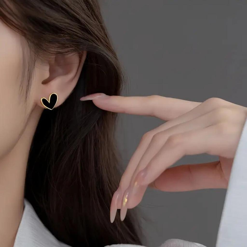 Black Enamel Heart Stud Earrings with Polished Border Minimalist Elegant Women Jewelry for Daily Wear