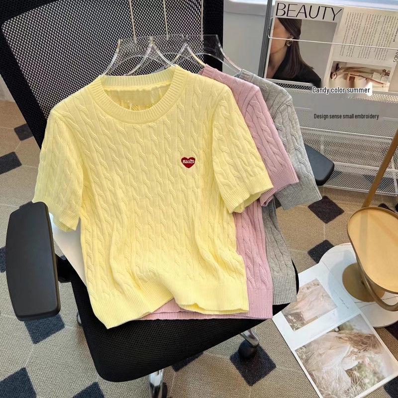 

2025 Любовь Вышивка Вязаный Кабель Женский Свитер с Коротким Рукавом Small кремовый/жёлтый