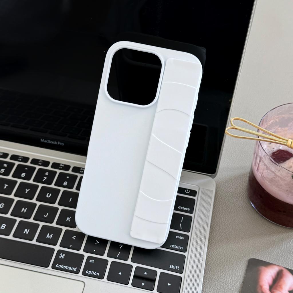 Liquid Silicone Wrist Strap Grip Matte Hard Phone Case For iPhone Air 17 16 15 14 Plus 13 12 11 Pro Max Business Wristband Funda