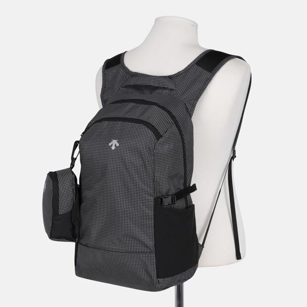 Descente Lightweight Rip Backpack (19L With Pouch) Black Type B Sr323Ubp71