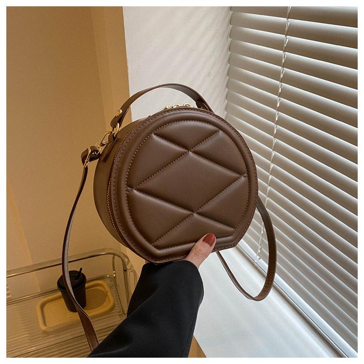 

Интернет знаменитость алмаз маленькая сумка 2024 новая модная весенняя текстура женская сумка модная стеганая сумка через плечо однотонная маленькая круглая сумка темно-коричневого