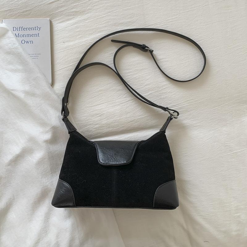 

Замшевая сумка женская 2025 новая трендовая осенне-зимняя ретро-сумка премиальной текстуры нишевая на плечо сумка-мессенджер чёрный