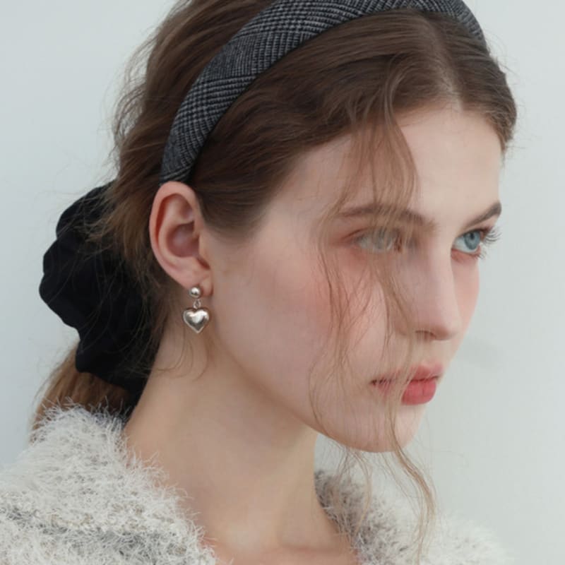 Less Is More The Fluffy Hair Scrunch_4 COLORS