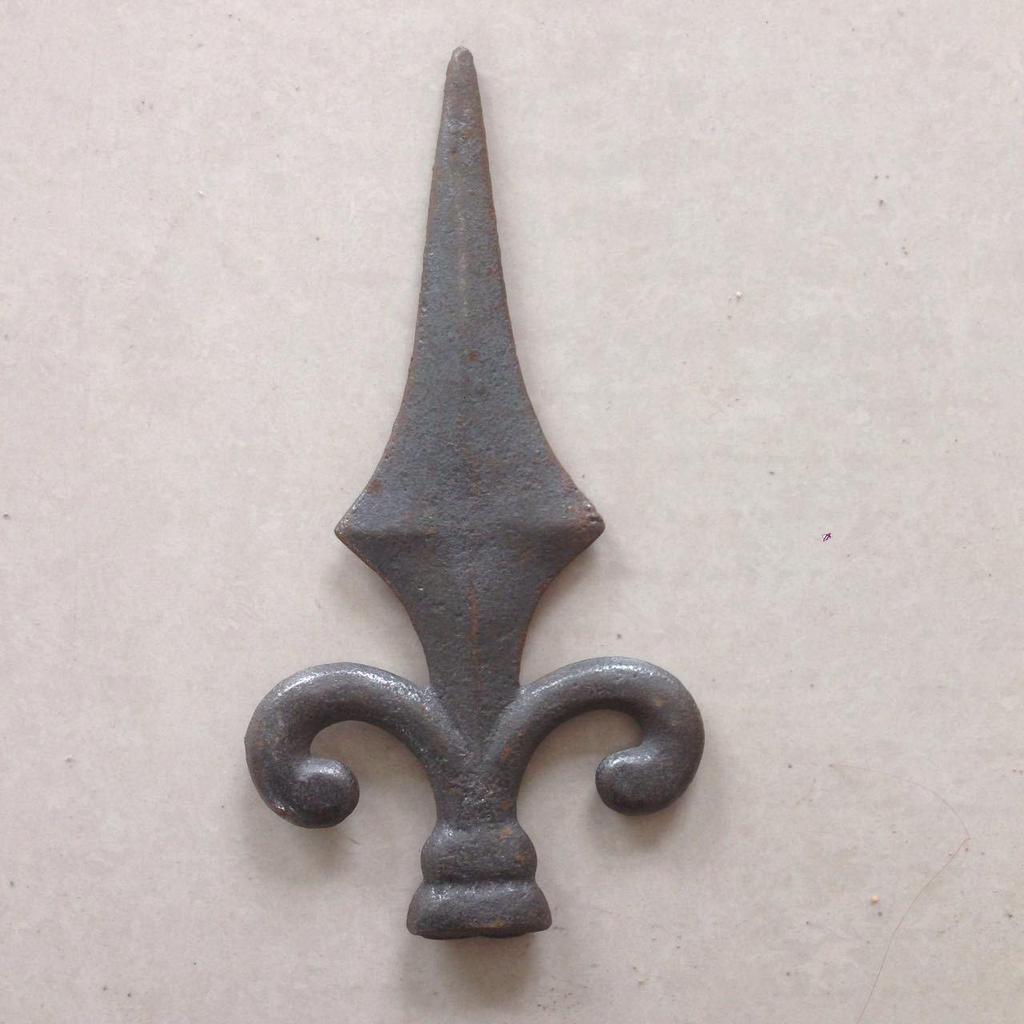 Cast Iron Spearhead Wrought Iron Gate Accessories – Customizable Designs Available
