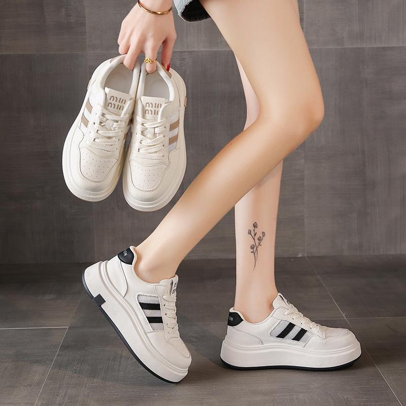 New Spring Outer White Shoes Women's Platform Popular Versatile Angola Wear 2025 Red Muffin Casual Sports Board Shoes