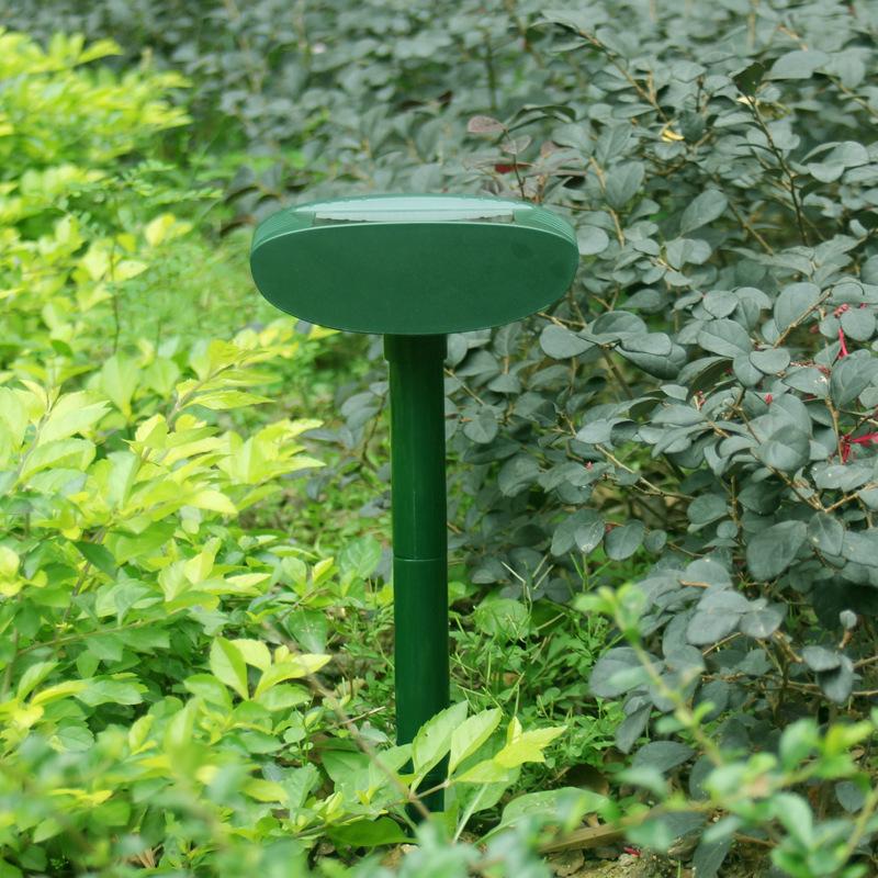 Solar-Powered Ultrasonic Animal Repeller with Flashing Lights for Cats, Dogs, Rats, and Birds
