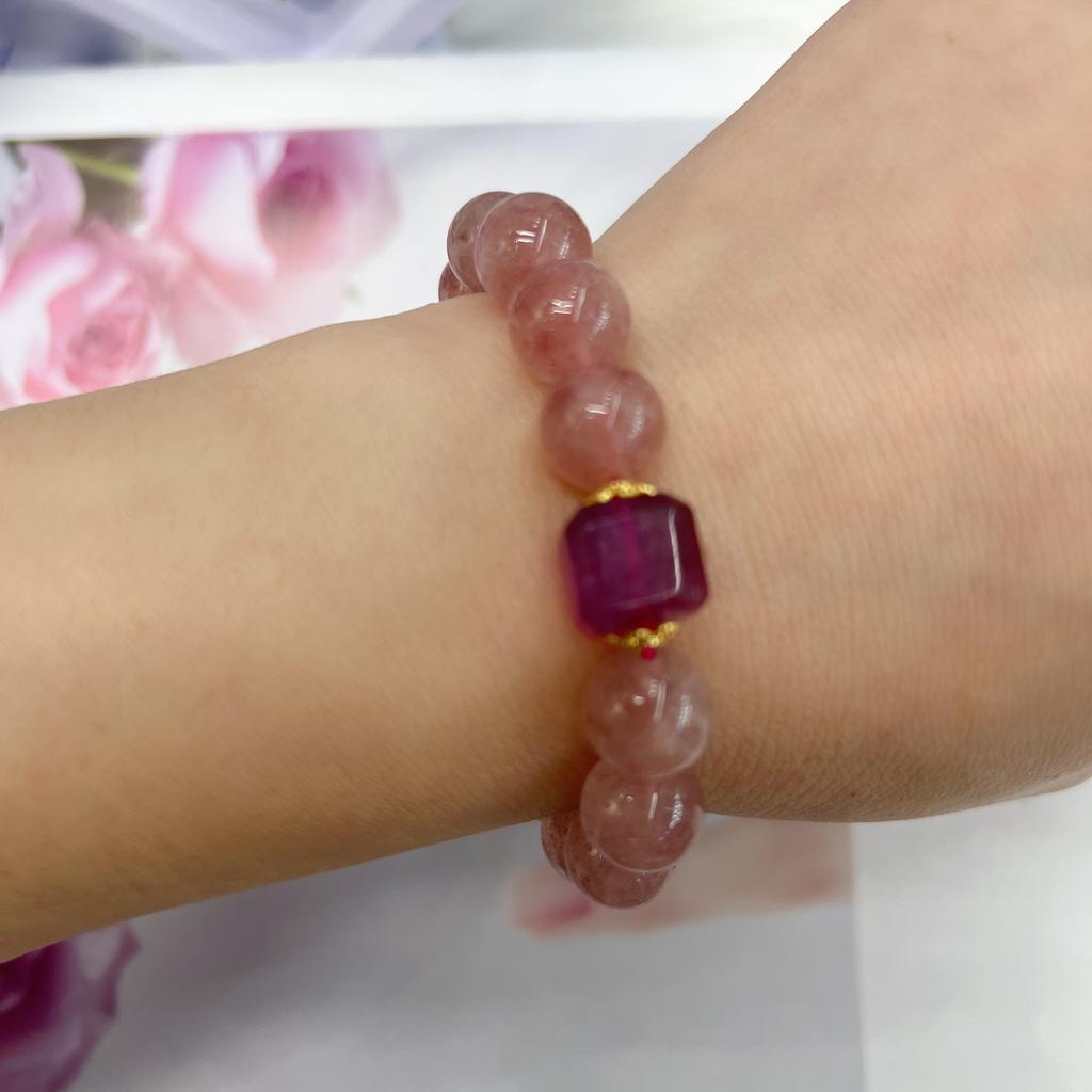 Natural Crystal Strawberry Crystal Bracelet. Bangles Women Fashion Jewelry Accessories Gift