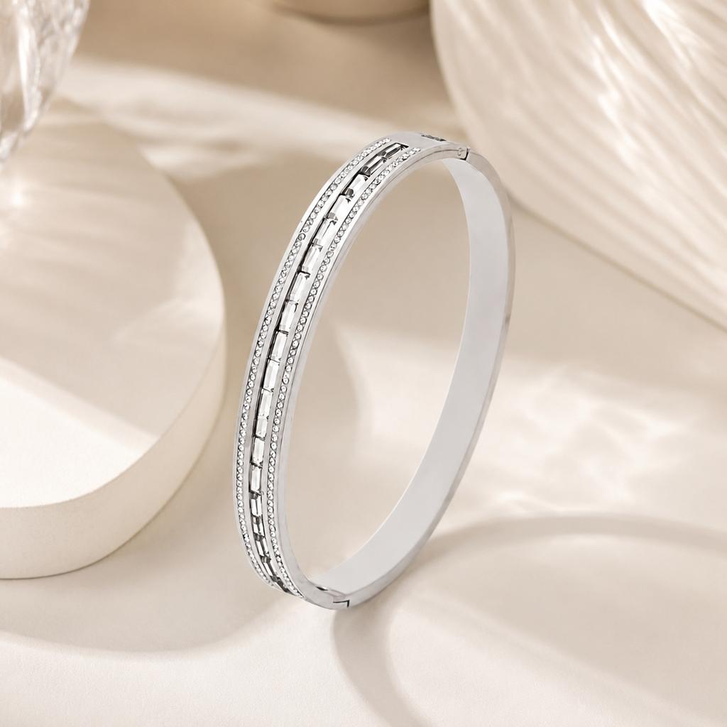 Hot-selling titanium steel bracelet European and American INS three-row diamond-encrusted design, light luxury texture fashionable stainless steel