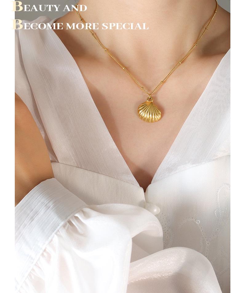 Korean Style Fashion Seashell Pendant Necklace, Gold Plated, Fade Resistant, Perfect for Commute, Travel, and Vacation.