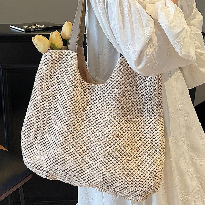 Neue Schulter Baumwollfaden Strohtasche handgefertigte hohle gewebte Tasche Urlaub Strand große Kapazität tragbare Tragetasche Frauen