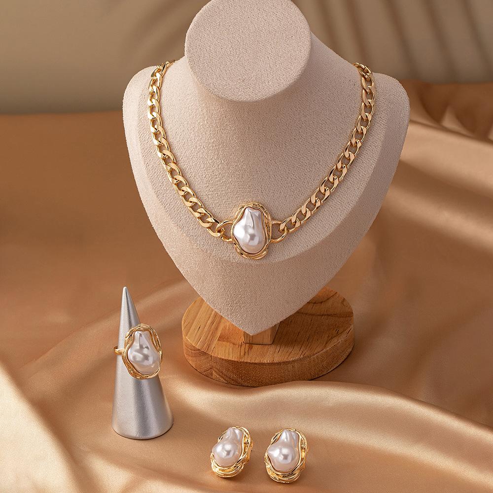 4pcs Retro Luxury Fashion Style Earrings Necklace Plus Rings Set