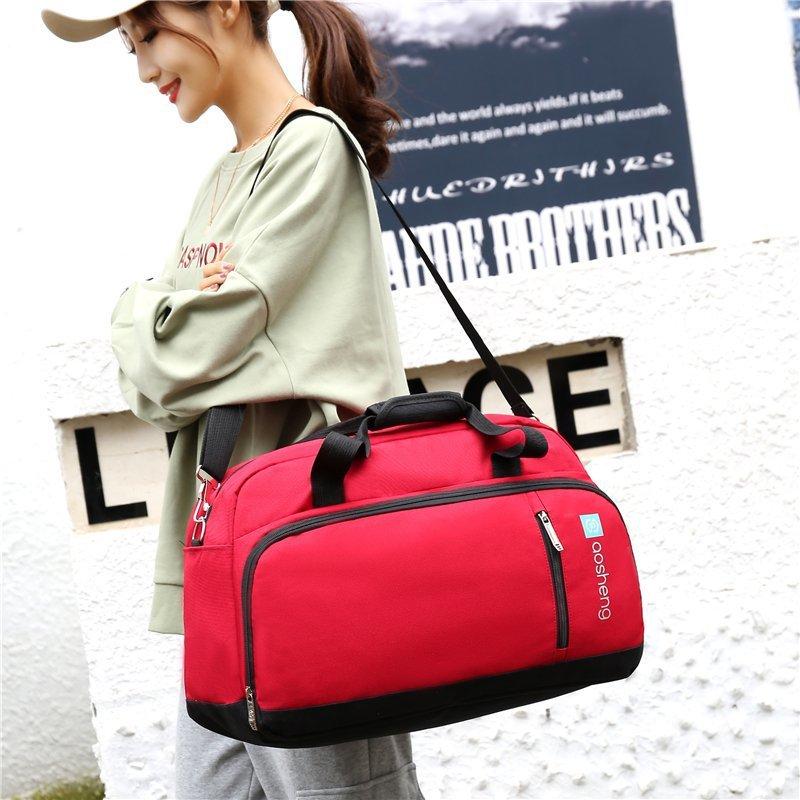 Travel bag Large capacity portable men's sports training bag Lightweight waterproof shoulder duffel bag Short-distance travel boarding bag