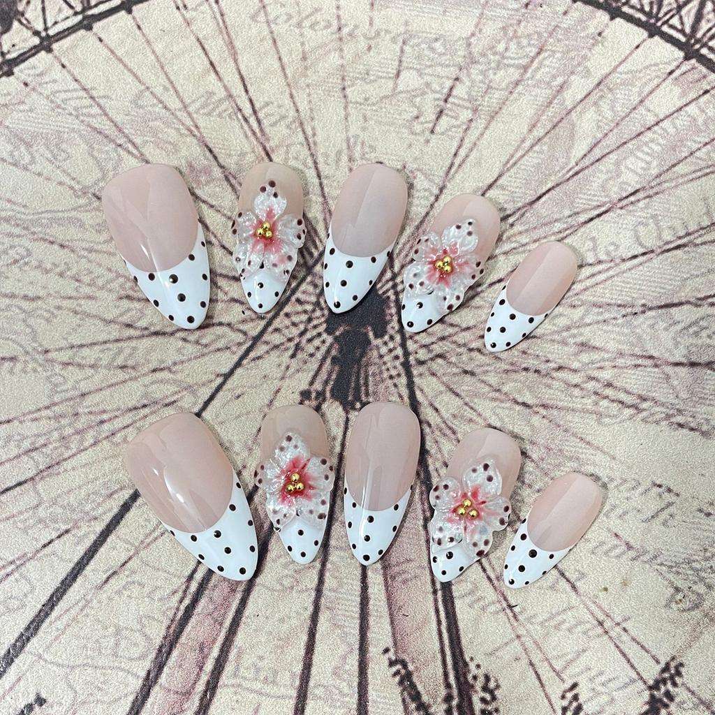 Hand-Painted 3D Flower Resin False Nails 10 Pieces Elegant Lady Mid-Length Manicure