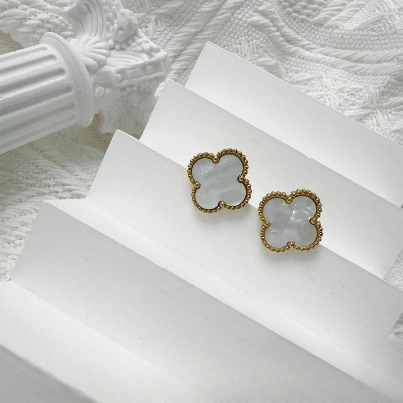 High-end 15MM Four-leaf Clover Titanium Steel Earrings Lightweight and Versatile Earrings for Women