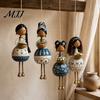 Decorazione Artistica da Interno ed Esterno Mano?Ornamento Appeso Bambola Etnica Dipinta, Ciondolo Stile Popolare con Campanella e Cesto, Statuetta Rustica Fantasiosa per la Casa Boho