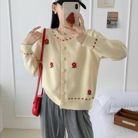 

Spring and Autumn Women s High-end Sweet Flower Sweater Jacket Crew Neck Fashion Foreign Gentle Wind Knitted Top Average size 57-2741 світло-жовтого кольору