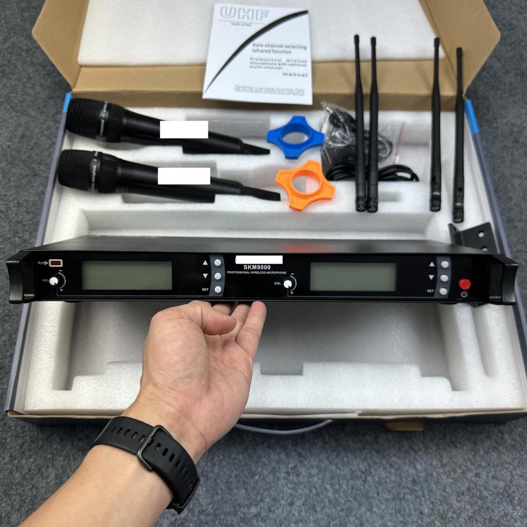 SKM900 True Diversity Dual U-Band Wireless Microphone for Professional Stage and Wedding Performance