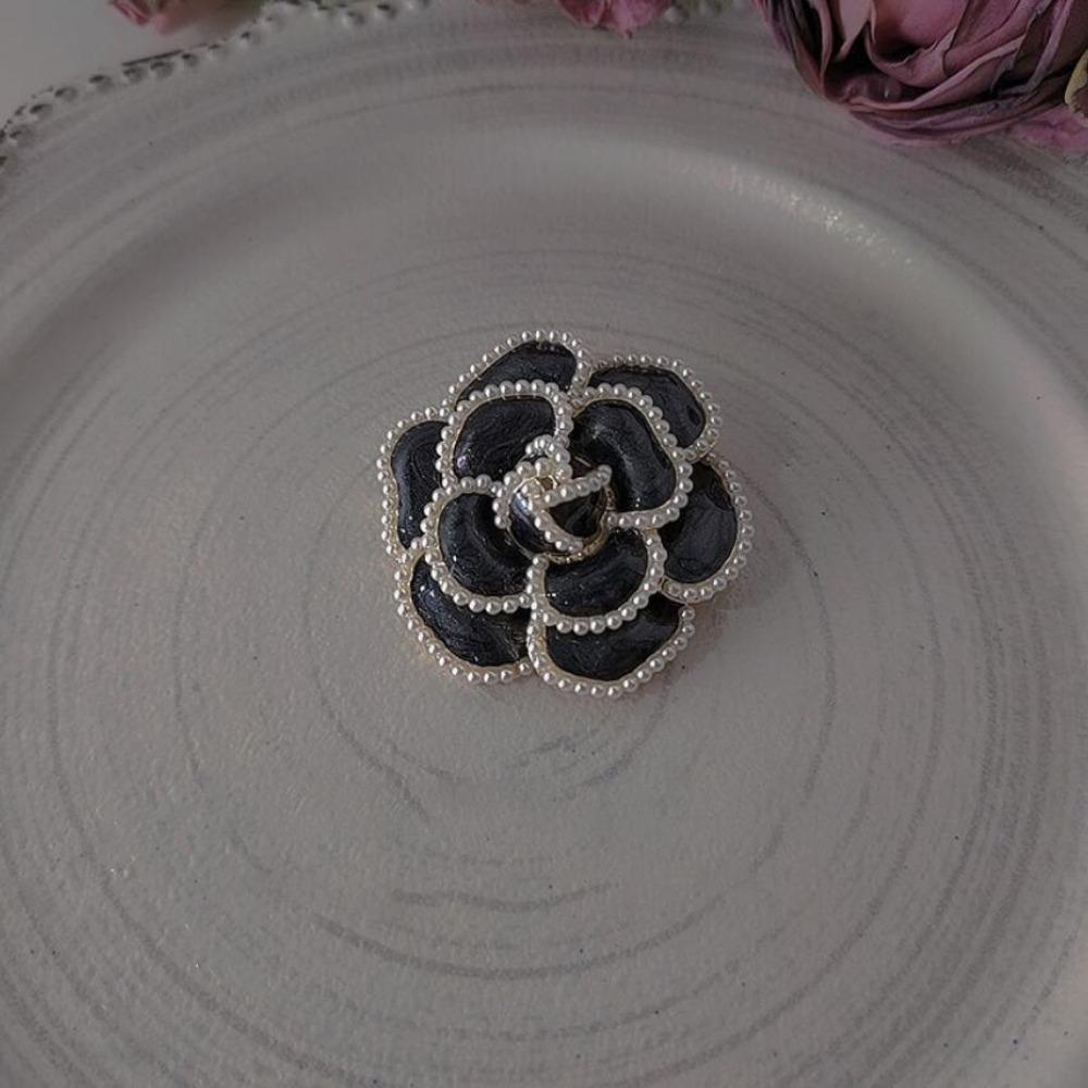 

Korean Style Suit Collar Pin Badge Pearl Brooch Unique Drop Oil Camellia Brooch Decoration чёрный