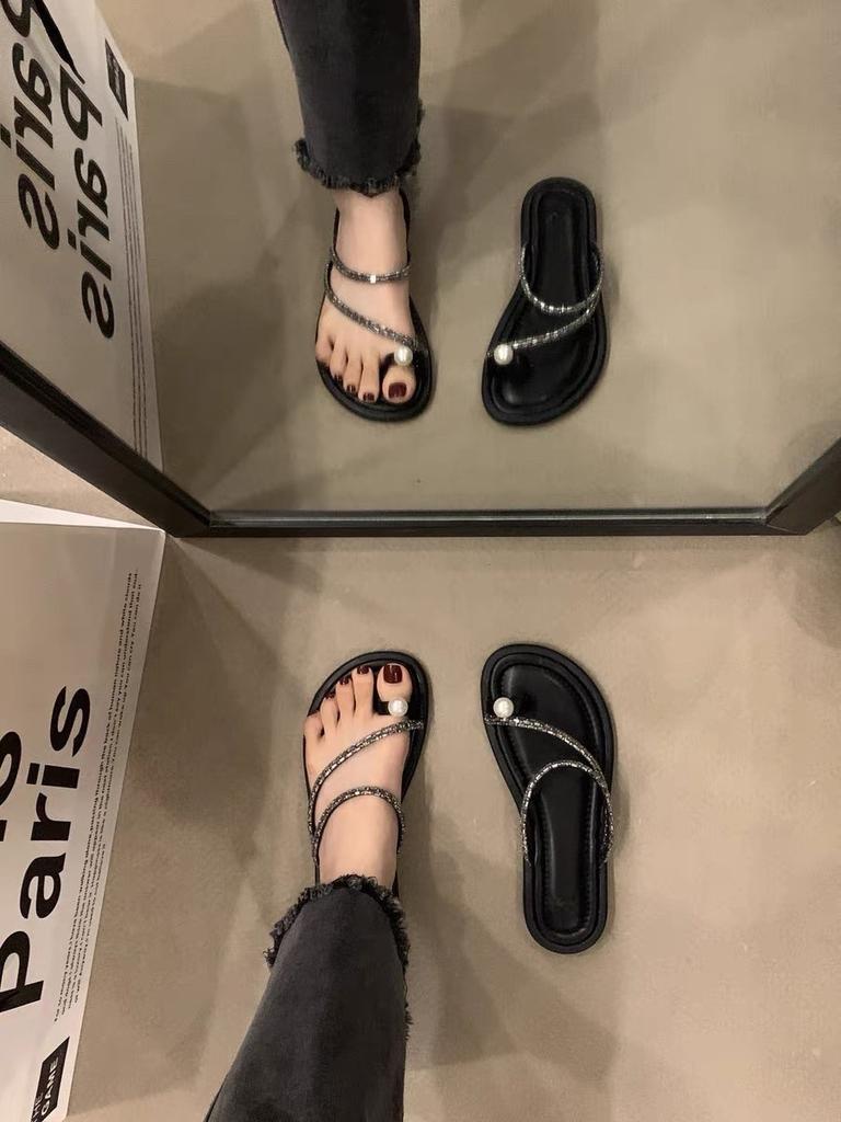 Evening Slippers 2025 New Flat Shoes Pinch Feet Cool Slippers Fairy Style Beautiful Sandals Women's Summer Wear