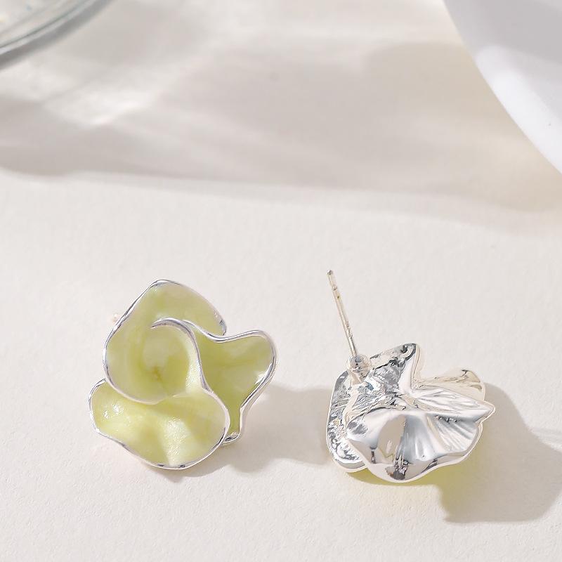 French Gentle Temperament Fairy Style Enamel Drip Glaze Three-dimensional Petal Stud Earrings Light Luxury Elegant High-end Earrings