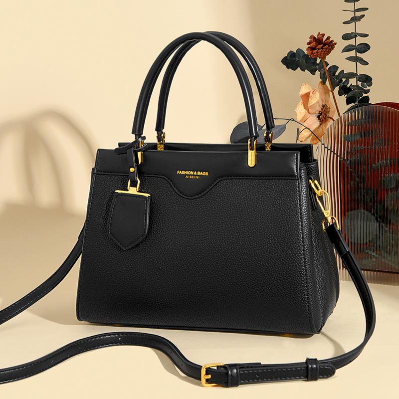 Neue minimalistische und vielseitige Damen-Handtasche mit großem Fassungsvermögen und hochwertigem Gefühl für den täglichen Weg zur Arbeit. Schultertasche kann schräg getragen werden