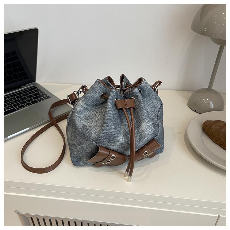 Fashion Single Shoulder Drawstring Crossbody Bags 2026 Autumn Newest Versatile Ins Trendy Bucket Bag High-End Feel For Women