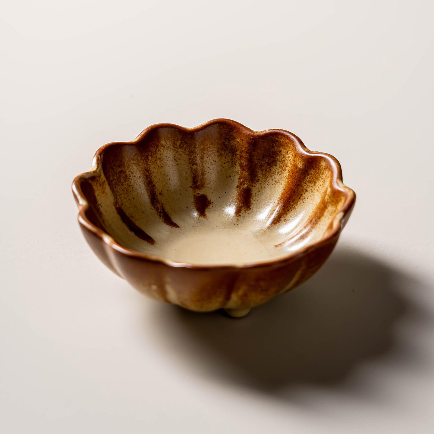 Retro Ceramic Petal Seasoning & Condiment Dish - Handmade Coarse Pottery Texture Tableware.