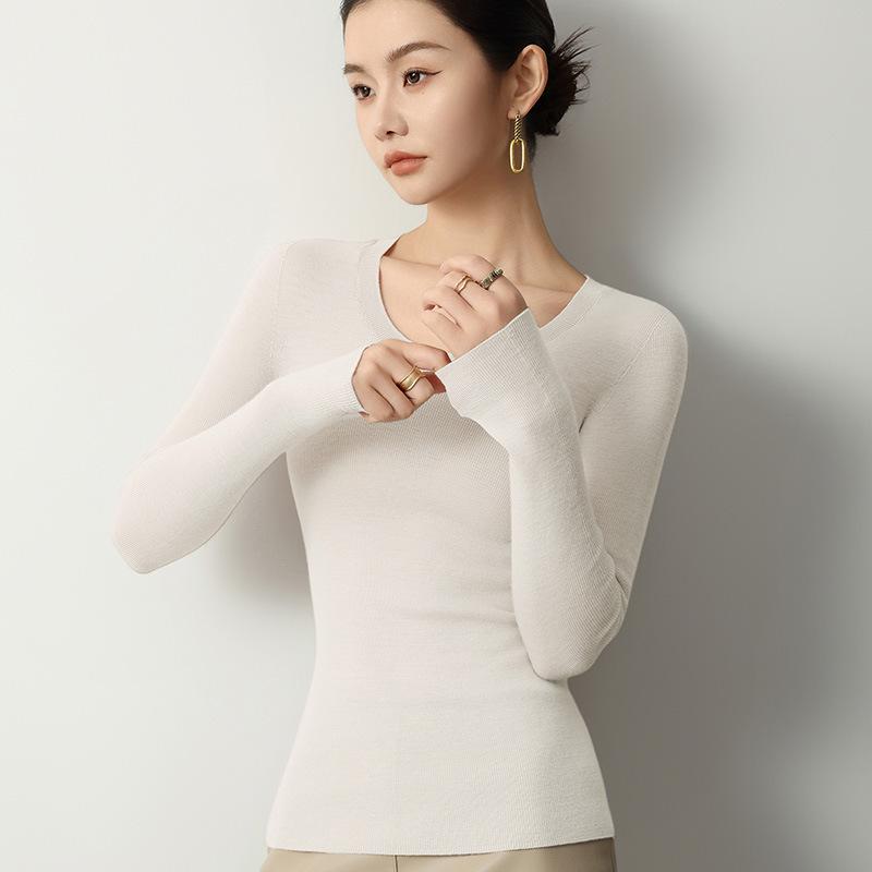 Mengyi Spring 18-Gauge Fine Wool U-Neck Slim Fit Women's Sweater
