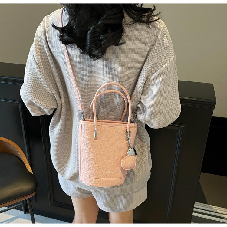 Portable High-end Trendy Bucket Bag Fashionable Shoulder Bag Spring New Simple Messenger Bag