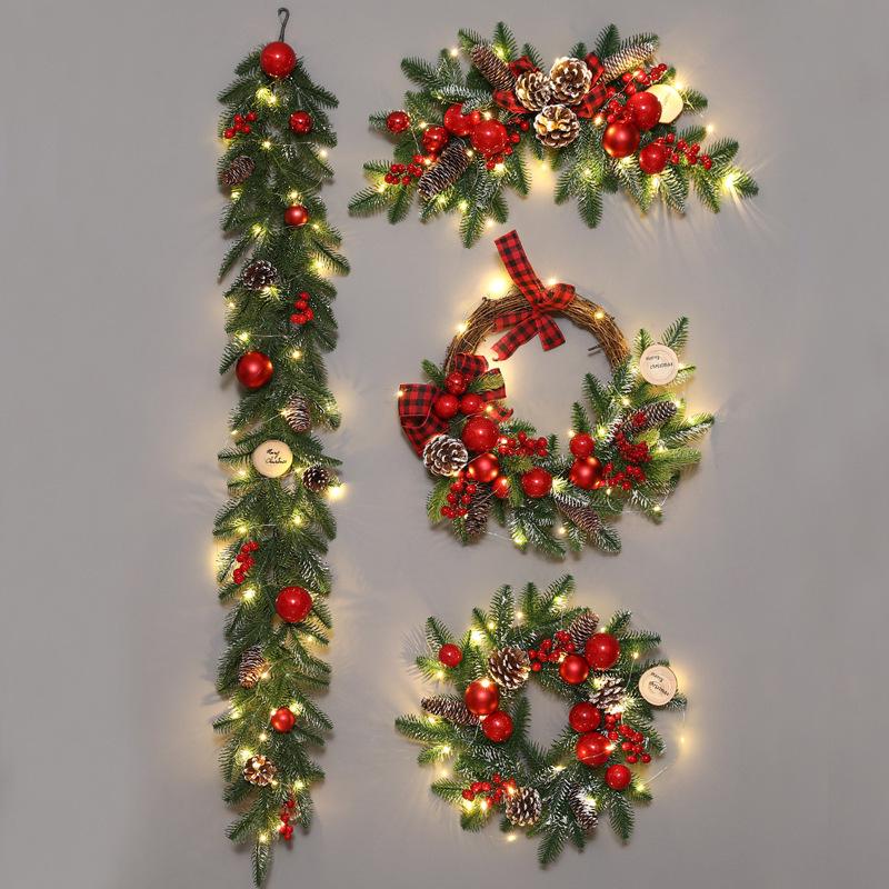 Festlicher Weihnachtsbaum-Kranz oder Geweih-Türhänger Dekoration