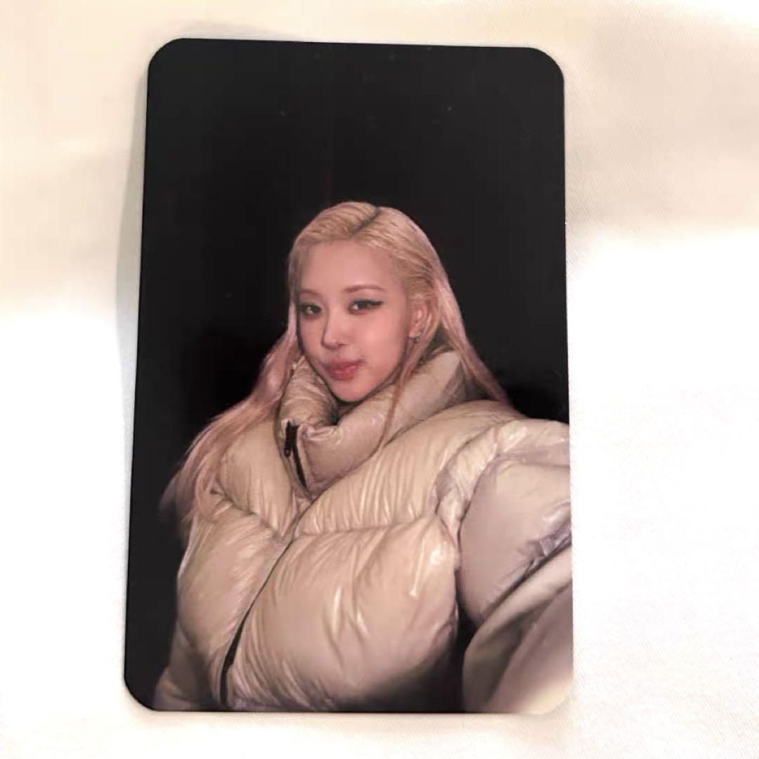 

[USED] BLACKPINK Rosé Waltz Live Pop-Up Exclusive Trading Card