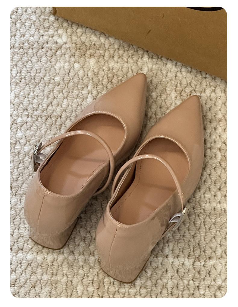 

French light mouth small leather shoes women s spring and autumn 2025 nude pointed soft patent leather buckle temperament single shoes 39 телесный